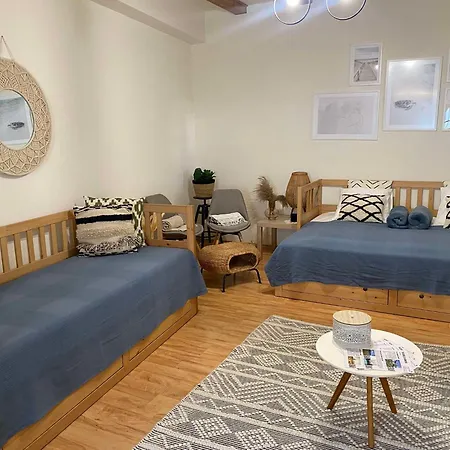 Kekpillango Vendeghaz, * Tiszafüred