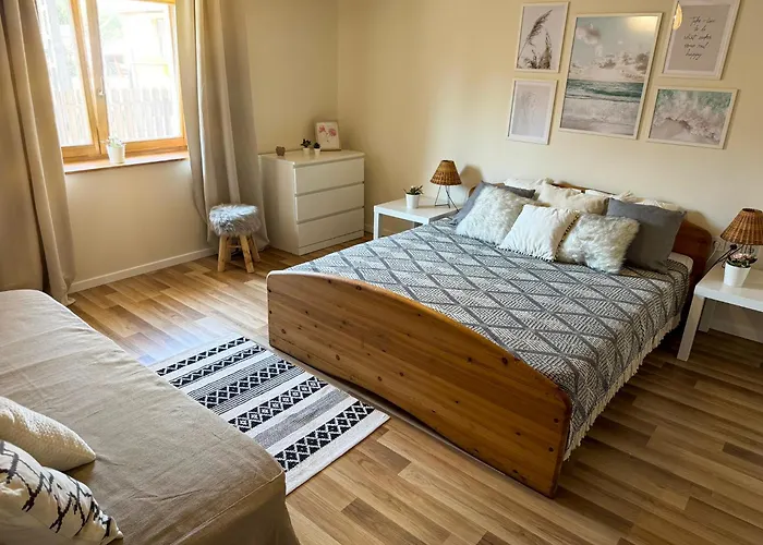 Kekpillango Vendeghaz, Tiszafüred