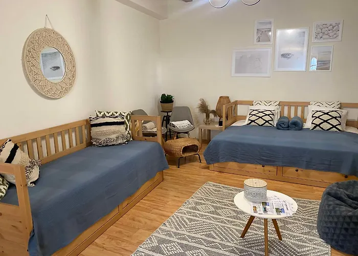 Kekpillango Vendeghaz, * Tiszafüred