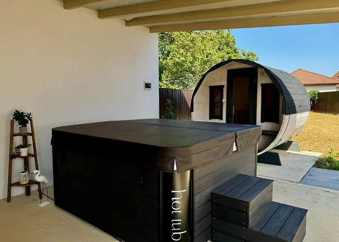 Kekpillango Vendeghaz, *